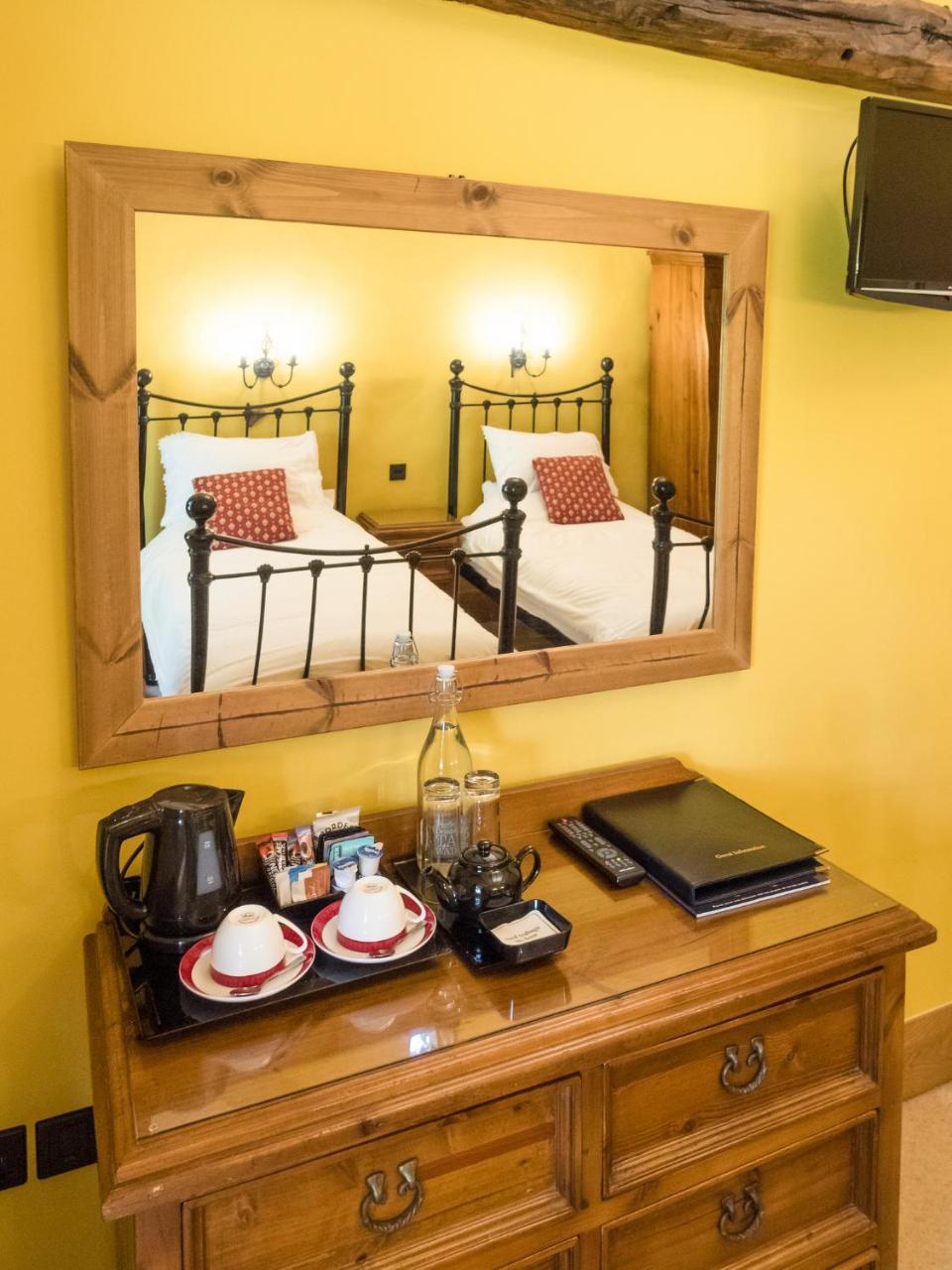 The Wayside And Whisky Barn Hotel Whitbeck Kamer foto