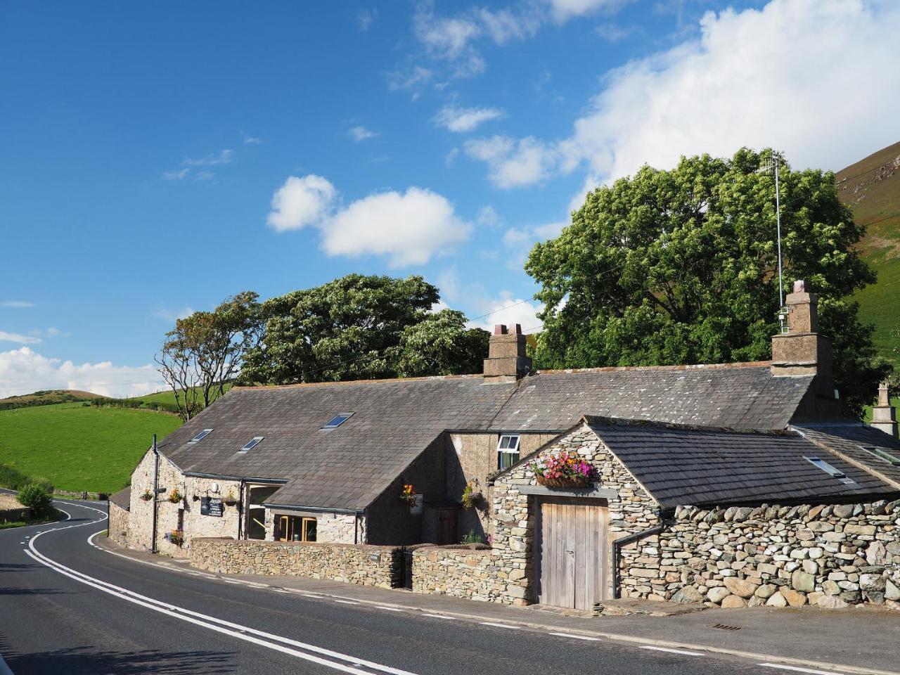 The Wayside And Whisky Barn Hotel Whitbeck Buitenkant foto