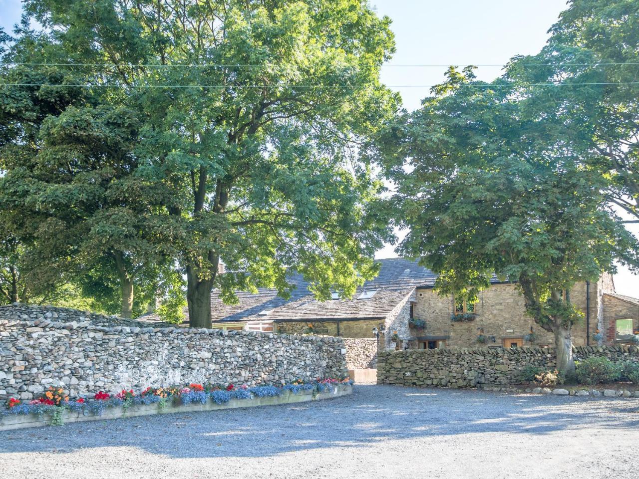 The Wayside And Whisky Barn Hotel Whitbeck Buitenkant foto